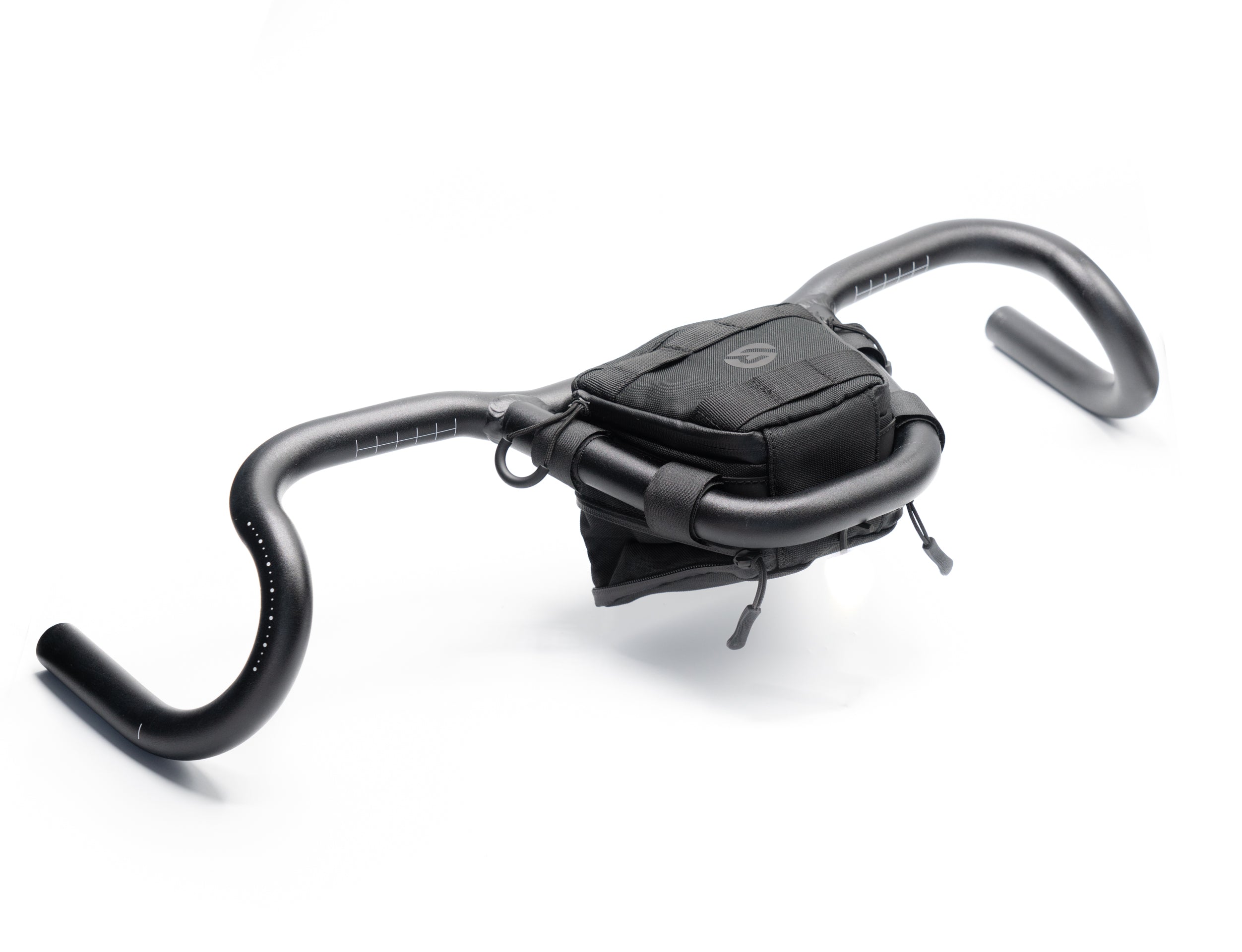 パーツ REDSHIFT KITCHEN SINK HANDLEBAR 50cm+Bag Introducing the Redshift Kitchen Sink Handlebar Bag - BIKEPACKING.com